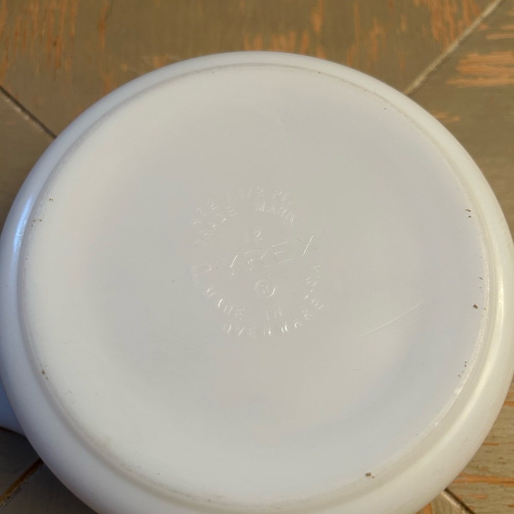 Pyrex 472 Bowl - Picture 4 of 5
